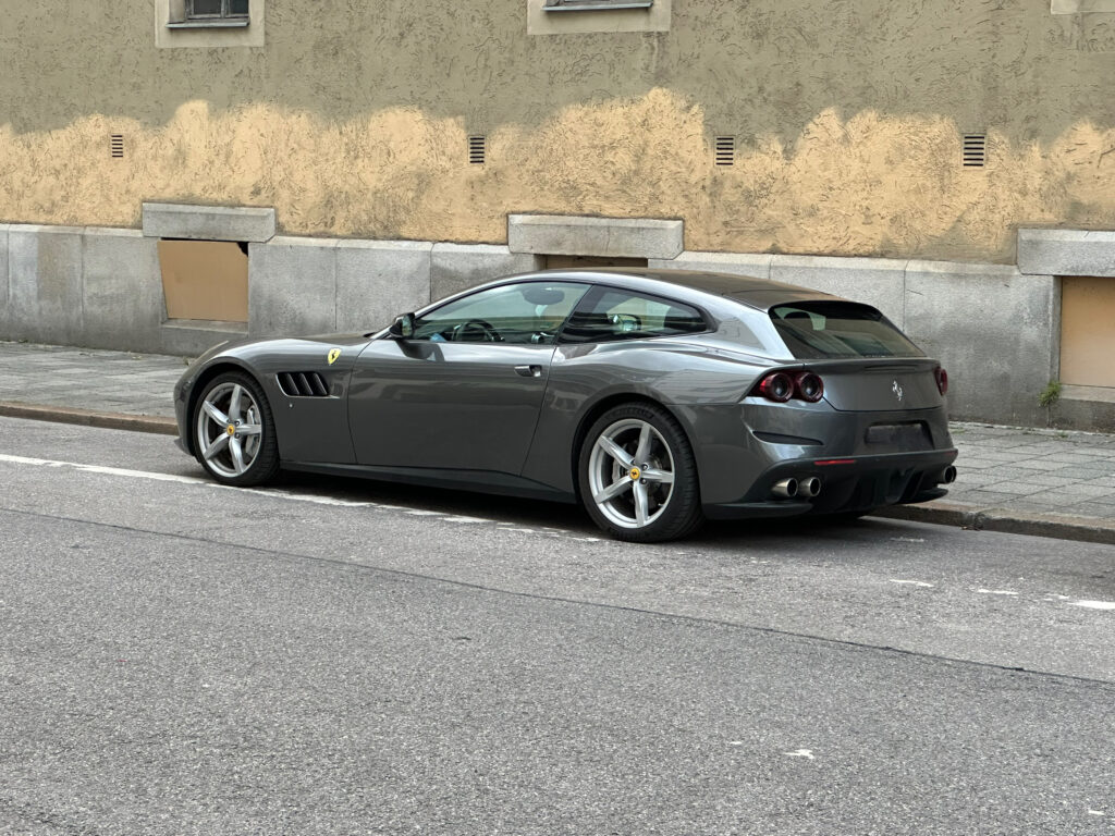 Ferrari grau