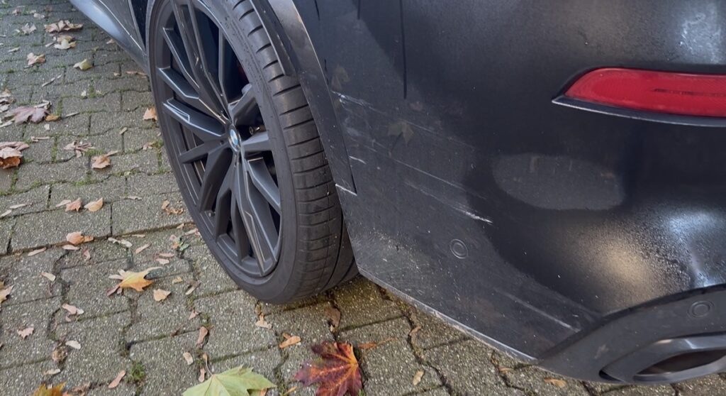 Unfallkratzer am BMW X5 M